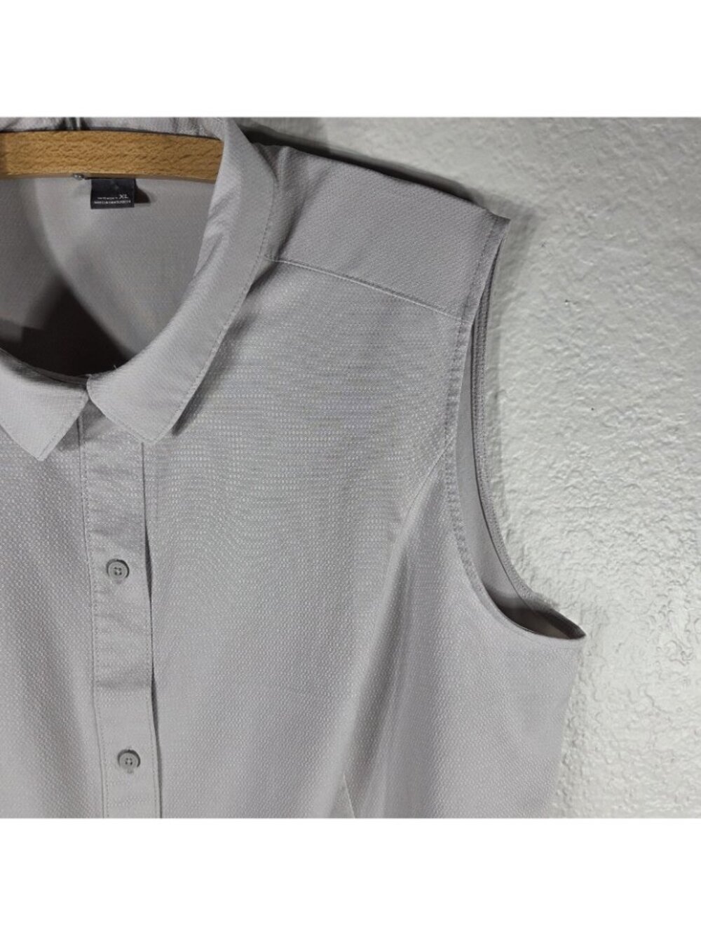 Eddie Bauer Womens Size XL Sleeveless Tech Shirt Beige Button Front Collared - Picture 8 of 15